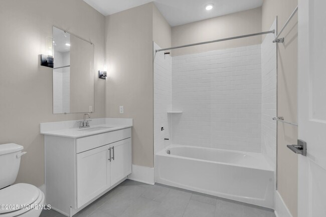 Building Photo - 218 3rd Ave