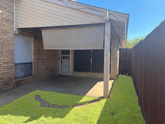 Building Photo - 2602 St George Pl