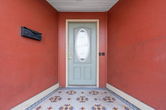 Building Photo - 1601 W Cary St