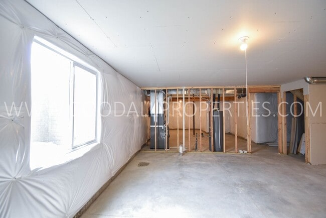 Building Photo - 3 Bedroom 2 Bath Home in Clive / Waukee School District