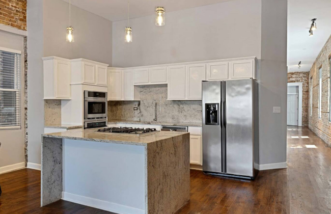 Kitchen area - 2219 W 18th Pl