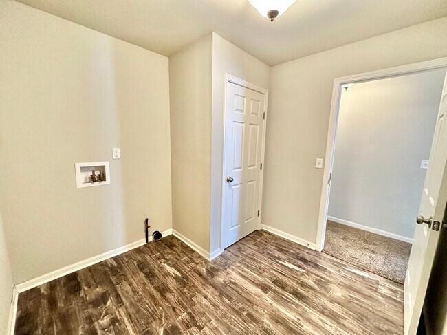 Building Photo - 2240 James Kelly Ln