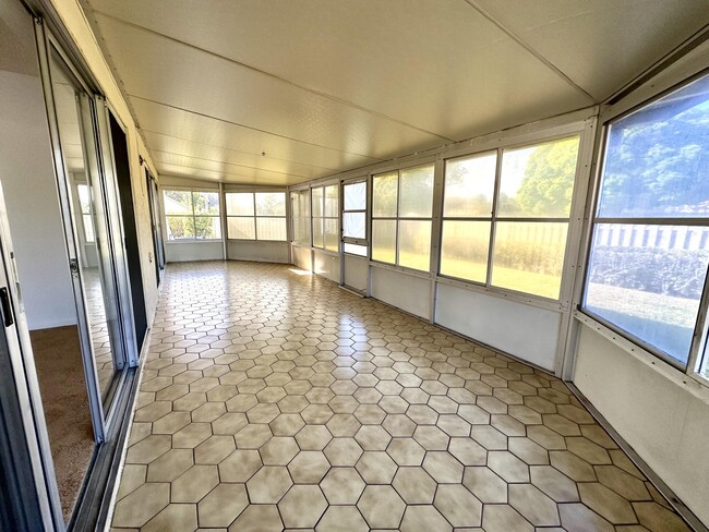 Building Photo - 6101 Rainbow Cir