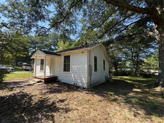 Primary Photo - Renovated 3/1 House in North Rome- $1,195