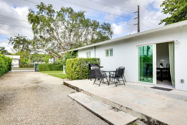 Building Photo - 6174 SW 64th Terrace