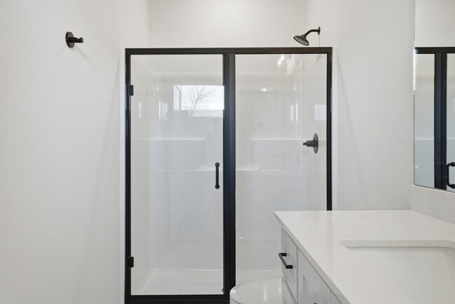 Building Photo - 3 Bed | 2 Bath Luxury Duplex