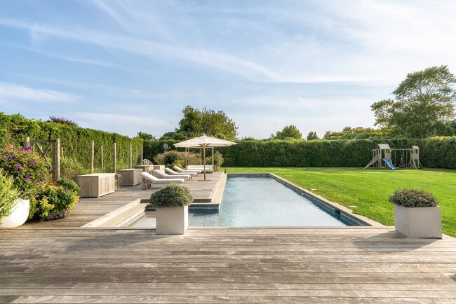 Building Photo - 811 Halsey Ln