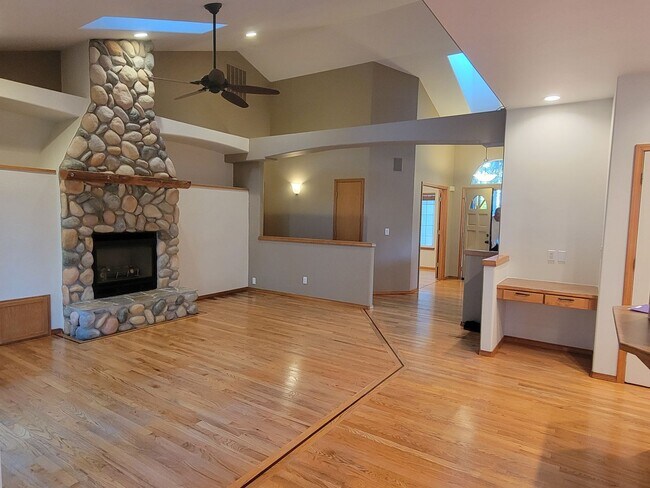 Building Photo - Beautiful Home on Gated Property