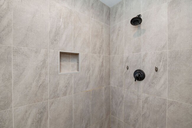 Building Photo - 3 Bedroom 2.5 Bathroom Townhouse in SpurWing