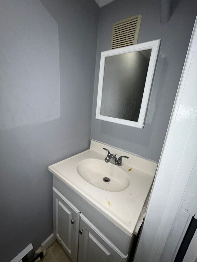 Building Photo - 126 D'Arcy Ave