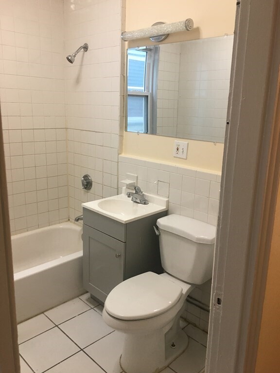 Building Photo - 22 W Walnut Park