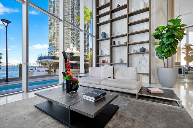 Building Photo - 300 Biscayne Blvd Way