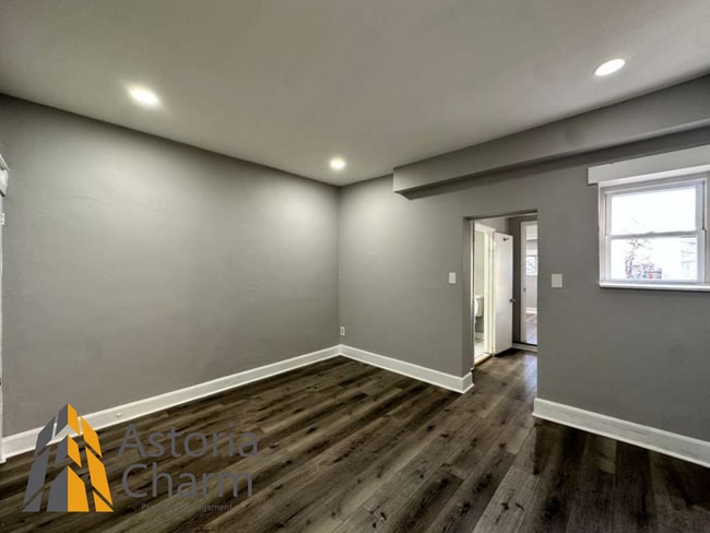 Building Photo - 2 Bedroom Home with Den, Exposed Brick, and Updated Kitchen in Brooklyn Park