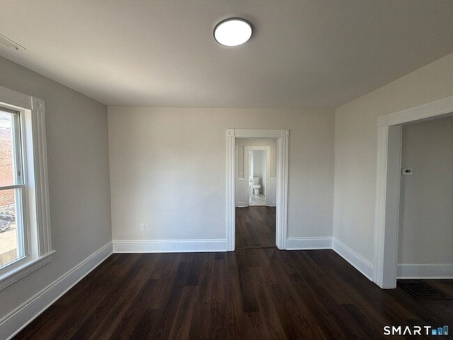 Building Photo - 316 W Main St