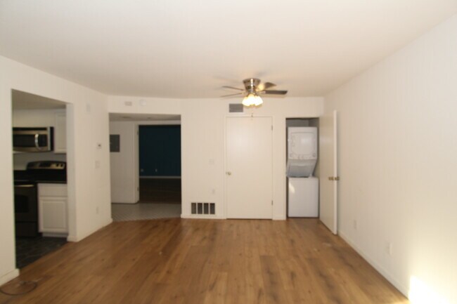 Building Photo - 5176 Makati Cir