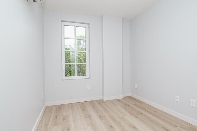 Building Photo - 251 Front St