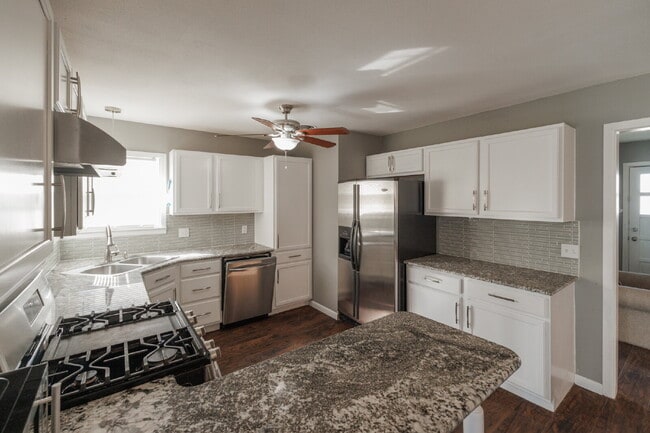 Building Photo - Short Term Lease