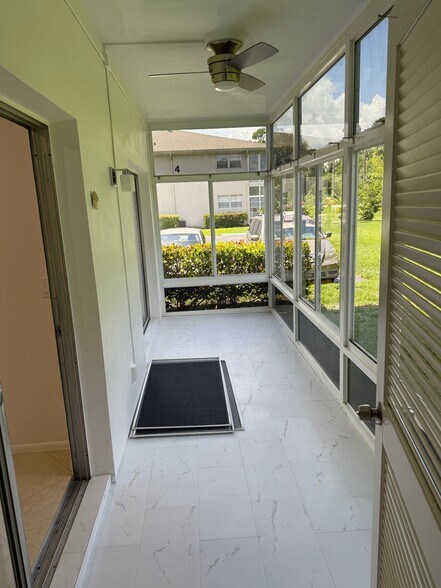 Building Photo - 2 Lake Vista Trl