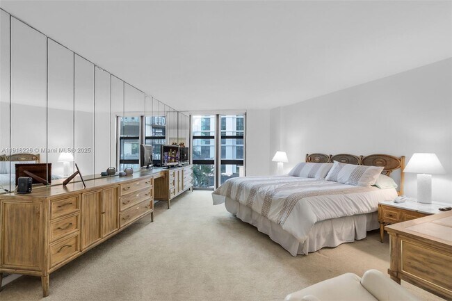 Building Photo - 1121 Crandon Blvd