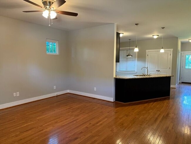 Building Photo - For Rent - Beautiful South Nashville House