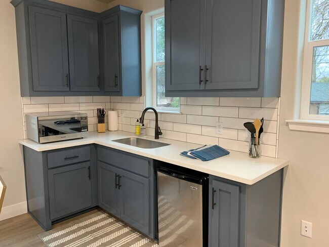 Building Photo - 149 W 21st St