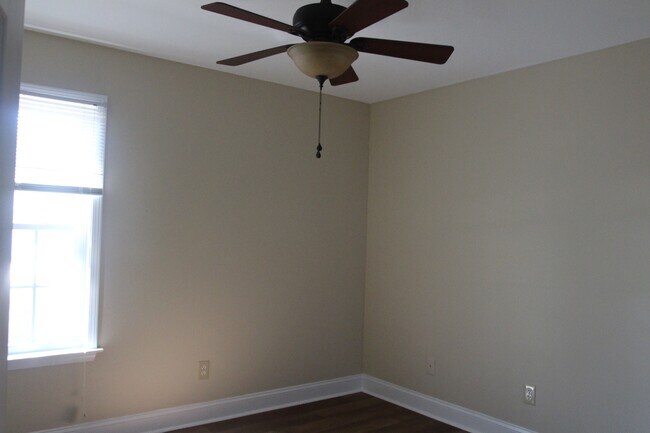 Building Photo - 104 Aubry Ct