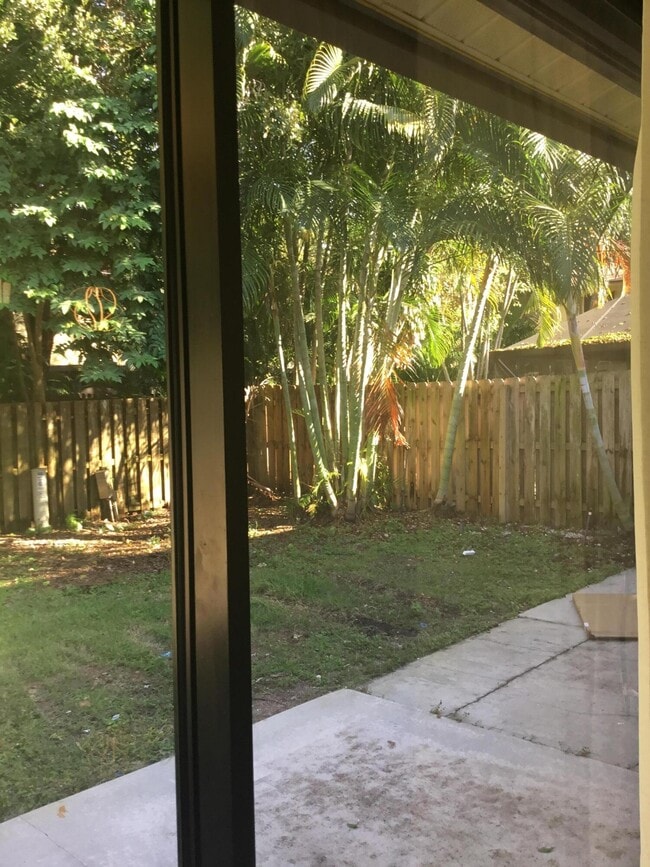 Building Photo - 1094 Raintree Ct