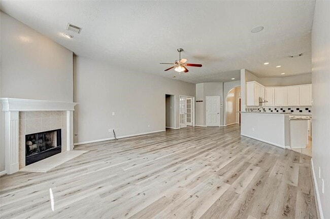 Building Photo - 23767 River Pl Dr