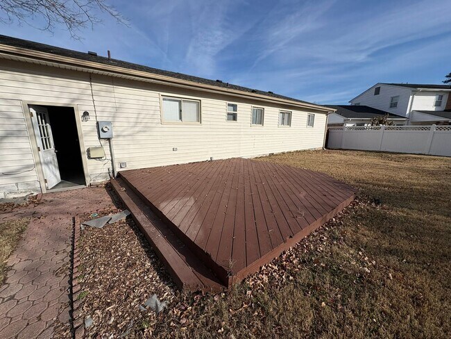 Building Photo - Beautiful updated home with new flooring and fresh paint