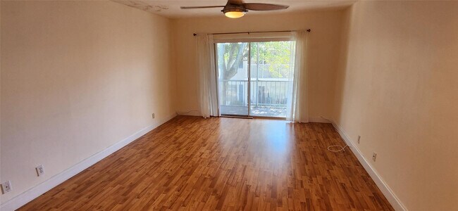 Building Photo - 2190 NE 68th St