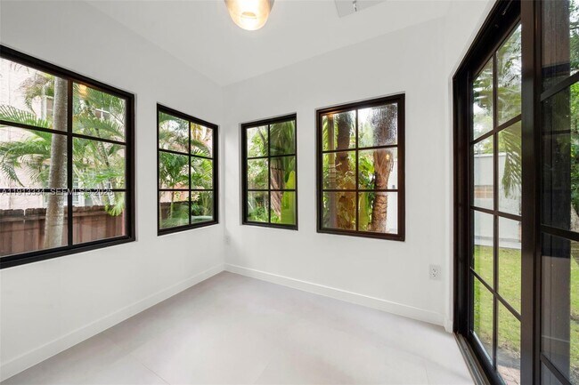 Building Photo - 151 NE 43rd St