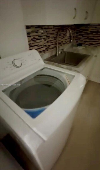 Building Photo - 7625 Harding Ave