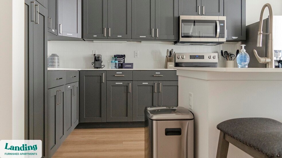 Building Photo - 650 N Main St