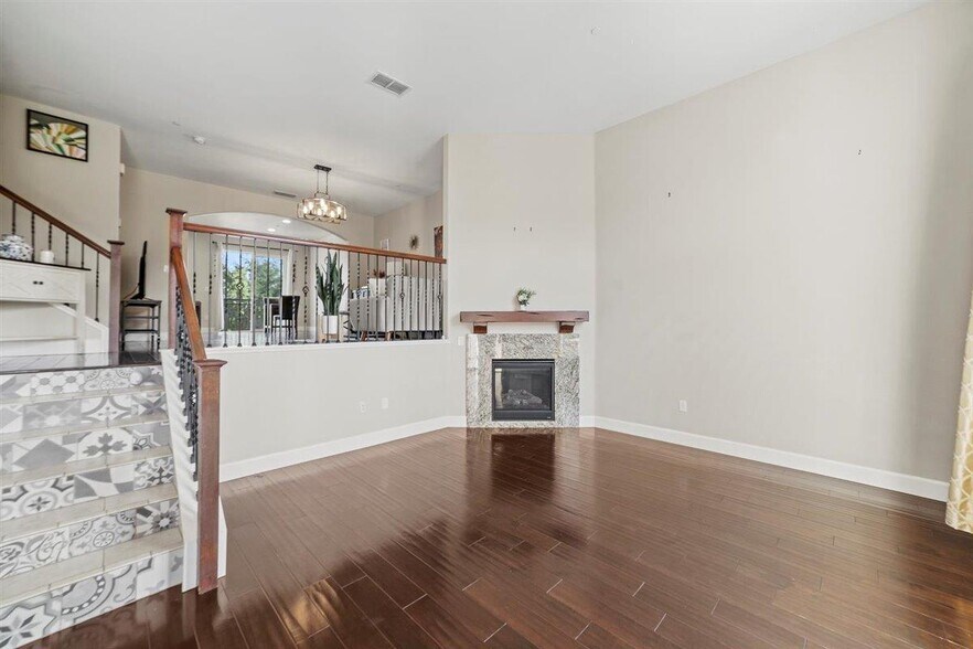 Building Photo - 353 Esfahan Ct