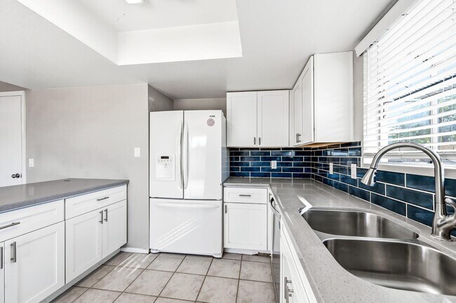 Building Photo - 860 S Rio Dr