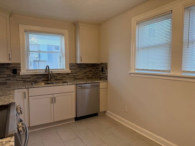 Building Photo - Spacious 4 Bedroom in North Nashville - Minutes from Downtown