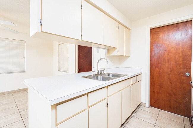 Building Photo - 3 Bedroom Home in Port Orange