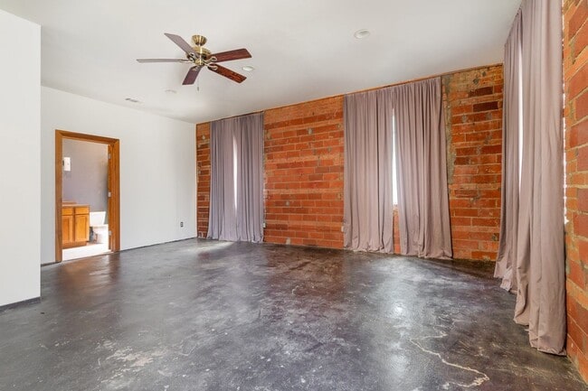 Building Photo - 2602 Kings Rd