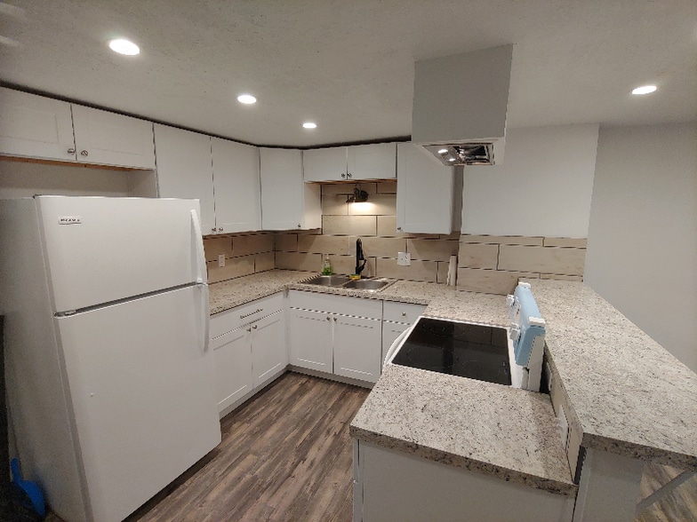 Building Photo - 3255 Ogden Ave