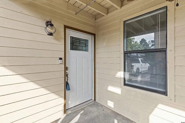 Building Photo - 2005 Greens Blvd