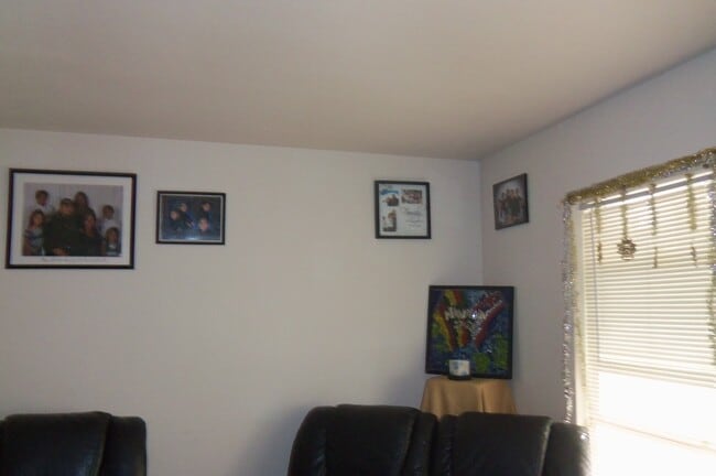 Building Photo - 196 - 3427/3429 SE 3rd