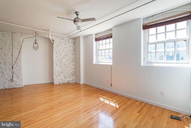 Building Photo - 4 Leverington Ave