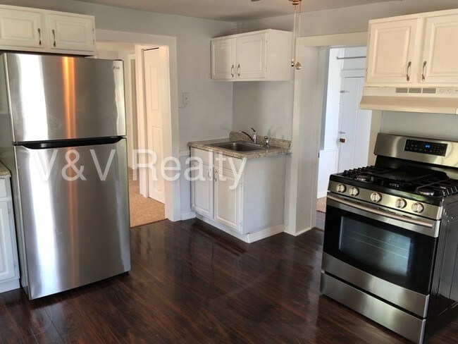 Building Photo - 600 CYPRESS ST (2 BEDROOM)