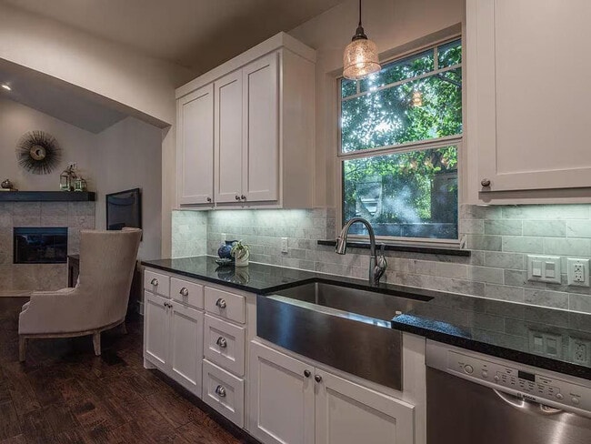 Building Photo - 1905 Frazier Ave