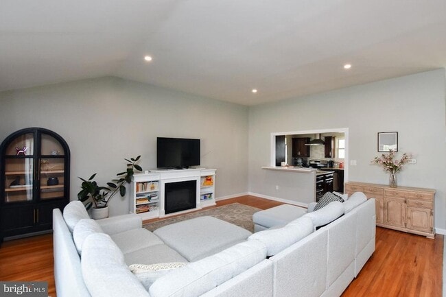 Building Photo - 1022 Haral Pl