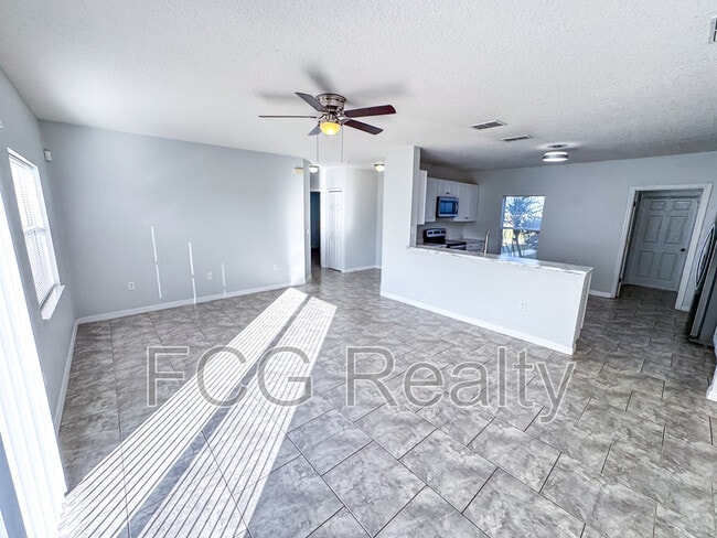 Building Photo - 702 Colville Pl