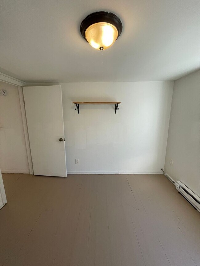 Building Photo - 402 N 6th Ave