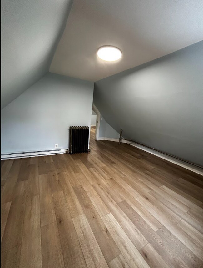 Building Photo - 1638 Sanderson Ave