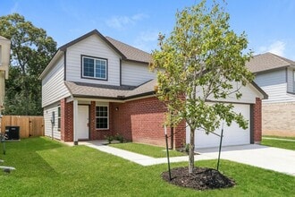 Building Photo - 2165 Middle Rdg Dr