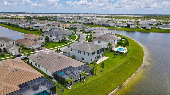 Building Photo - 15866 Orchard Dr